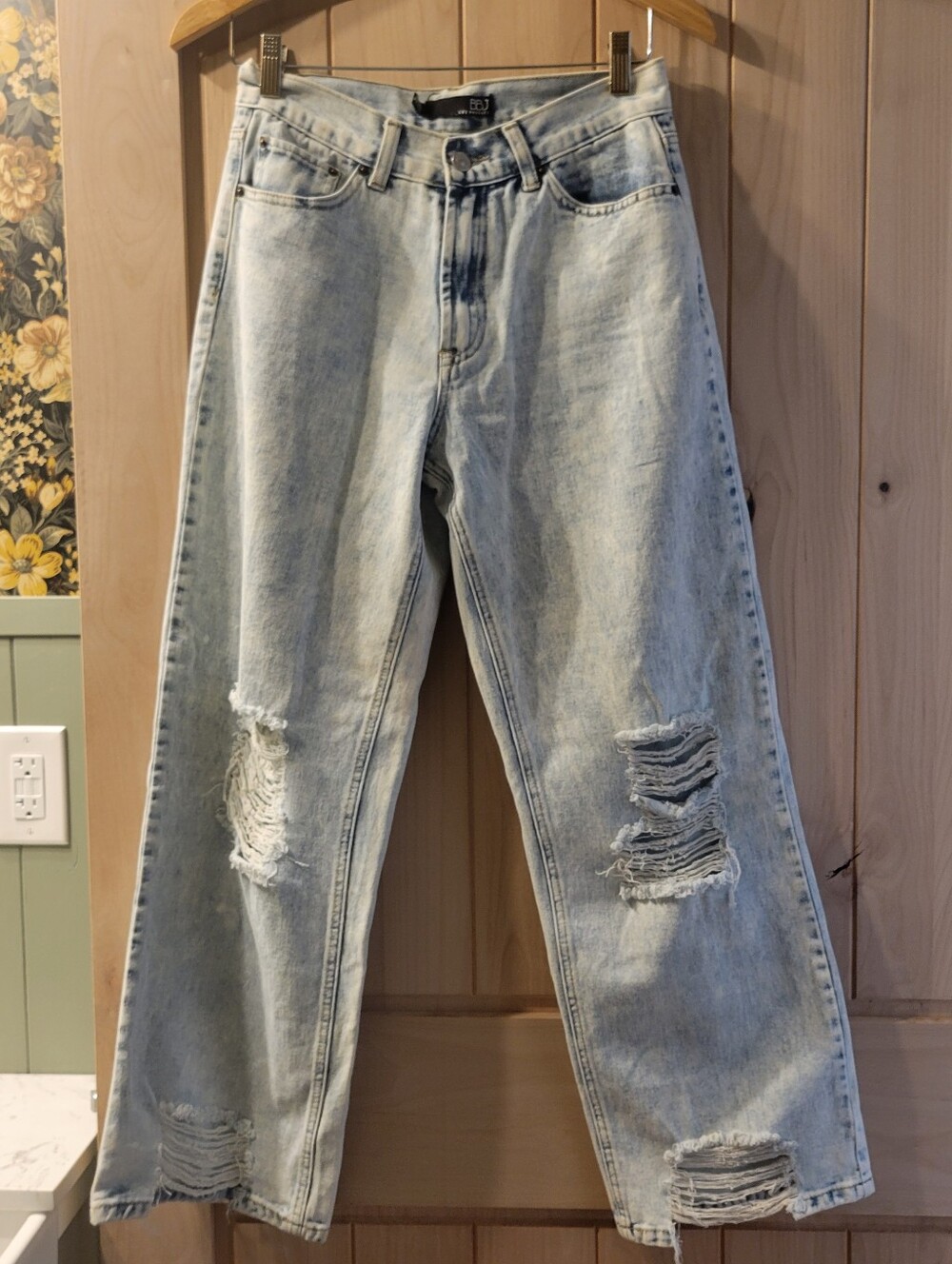 Acid Wash Wide Leg Distressed Jeans:26